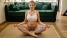 Winter pregnancy: Safe exercises and cosy indoor workouts for expecting moms (Yan Krukau)