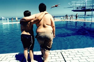 Teen brothers at the pool (Getty Images/Karan Kapoor)