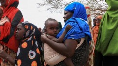 Internally displaced Ethiopians queue to receive food aid in the Higlo camp for people displaced by drought, in the town of Gode, Somali Region